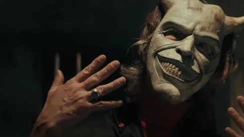 Ethan Hawke interpreta a un despiadado asesino en El teléfono negro.