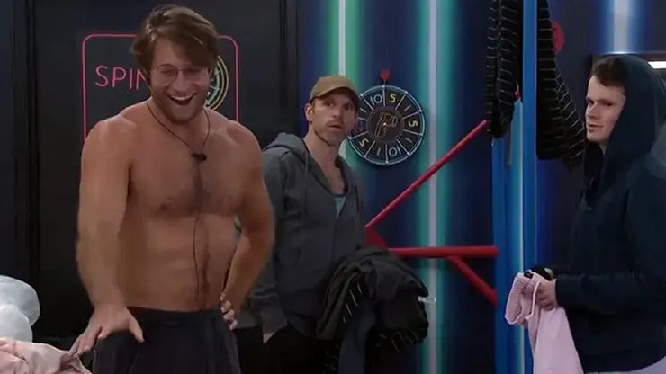 Luke Valentine fue expulsado.