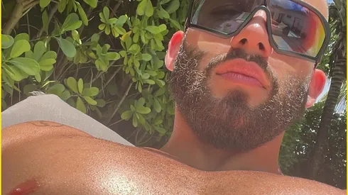 El cantante de 23 años se volvió tendencia tras las fotos publicadas