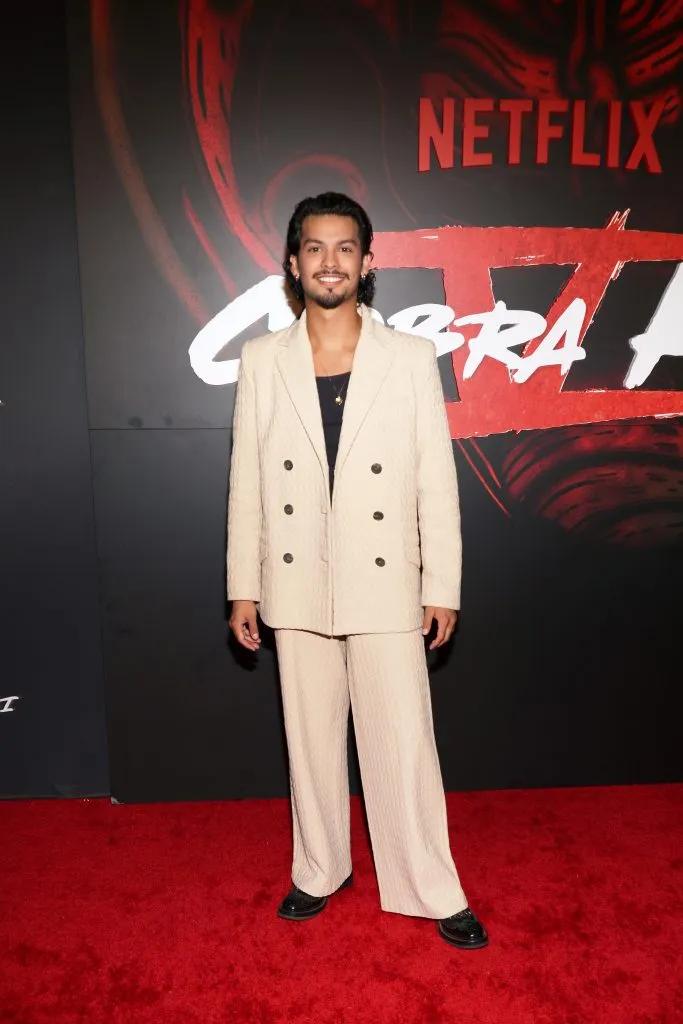 Xolo Maridueña asistiendo al estreno de la temporada 5 de Cobra Kai. Imagen: Getty Images.