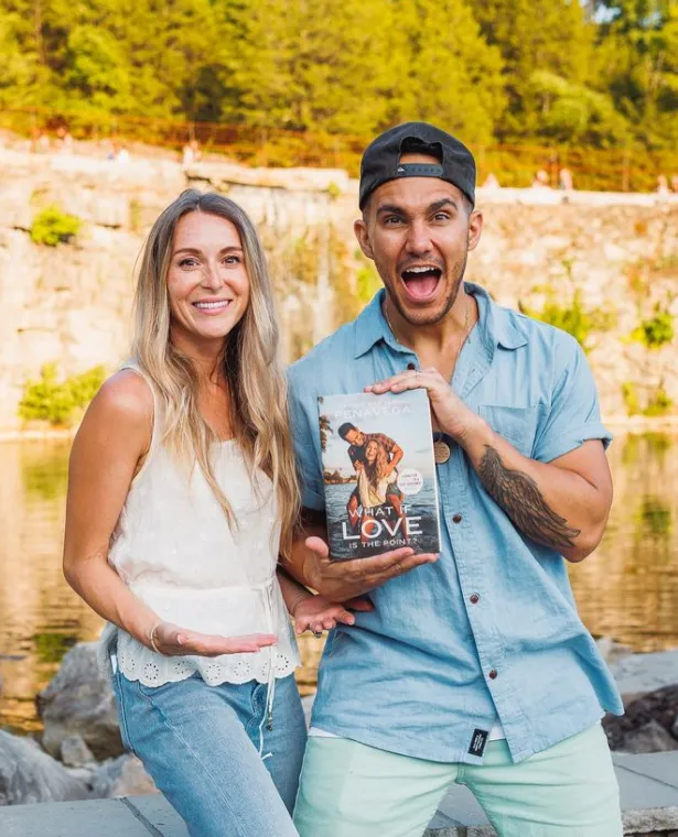 En la imagen, Alexa Pena Vega, quien dio vida a Carmen Cortes, junto a su actual esposo Carlos Pena. Imagen: @vegaalexa.