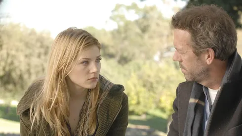 Te decimos dónde ver la serie protagonizada por Hugh Laurie