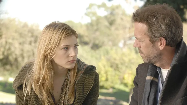 Te decimos dónde ver la serie protagonizada por Hugh Laurie