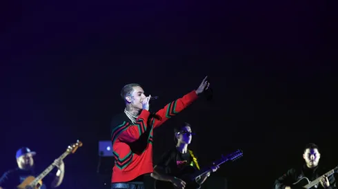 Natanael Cano en el ojo de las autoridades, por cantar su música en vivo.