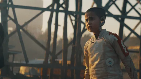 Madeline Voyles as Alphie in 20th Century Studios' THE CREATOR. Photo courtesy of 20th Century Studios. © 2023 20th Century Studios. All Rights Reserved.