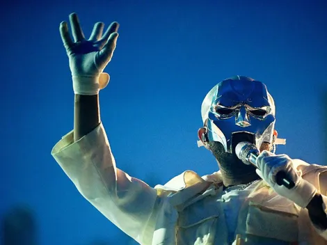 ¿Por qué The Weeknd usa una máscara en todos sus conciertos?