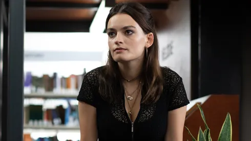 Emma Mackey en Sex Education.