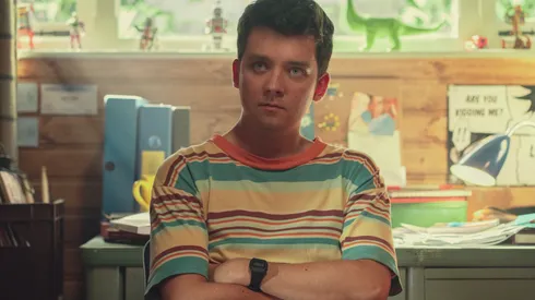 Asa Butterfield en una escena de la última temporada de Sex Education, de Netflix.
