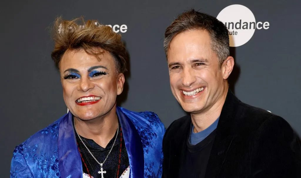 El luchador ‘Cassandro’ y Gael García (Getty images)