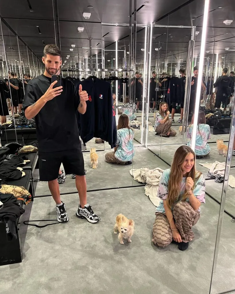 El jugador apoya fuertemente la marca de ropa de su amada.