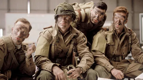 El elenco de Hermanos de Sangre (Band of Brothers).