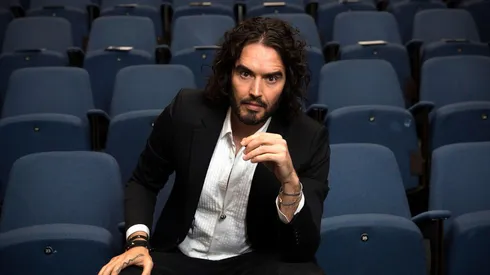 El actor y conductor Russell Brand enfrente fuertes acusaciones de abuso sexual.