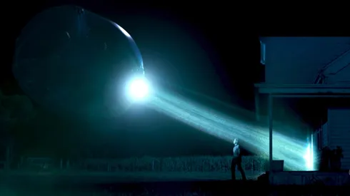 El fin de la infancia es una mini serie sobre aliens