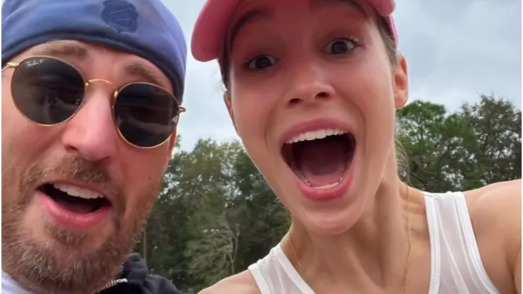 Chris Evans y Alba Baptista en una de las pocas imágenes que han compartido, en la que aparecen juntos.