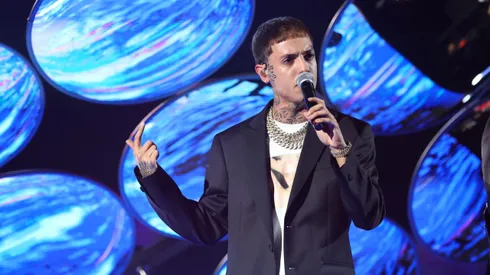 Natanael Cano interrumpe su concierto