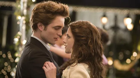 La película está protagonizada por Kristen Stewart y Robert Pattinson