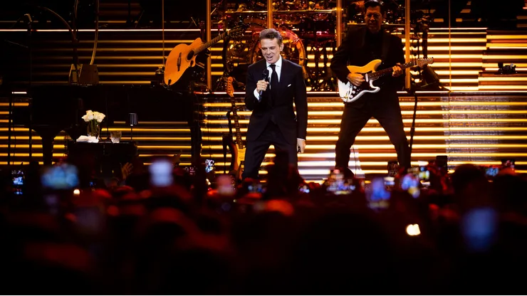 BUENOS AIRES, ARGENTINA - AUGUST 04: Luis Miguel performs during his second sold out show at Movistar Arena on August 04, 2023 in Buenos Aires, Argentina. (Photo by Tomas Cuesta/Getty Images)