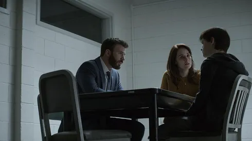 La mini serie está protagonizada por Chris Evans