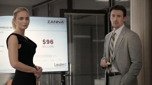 Emily Blunt y Chris Evans en "El Negocio del Dolor".