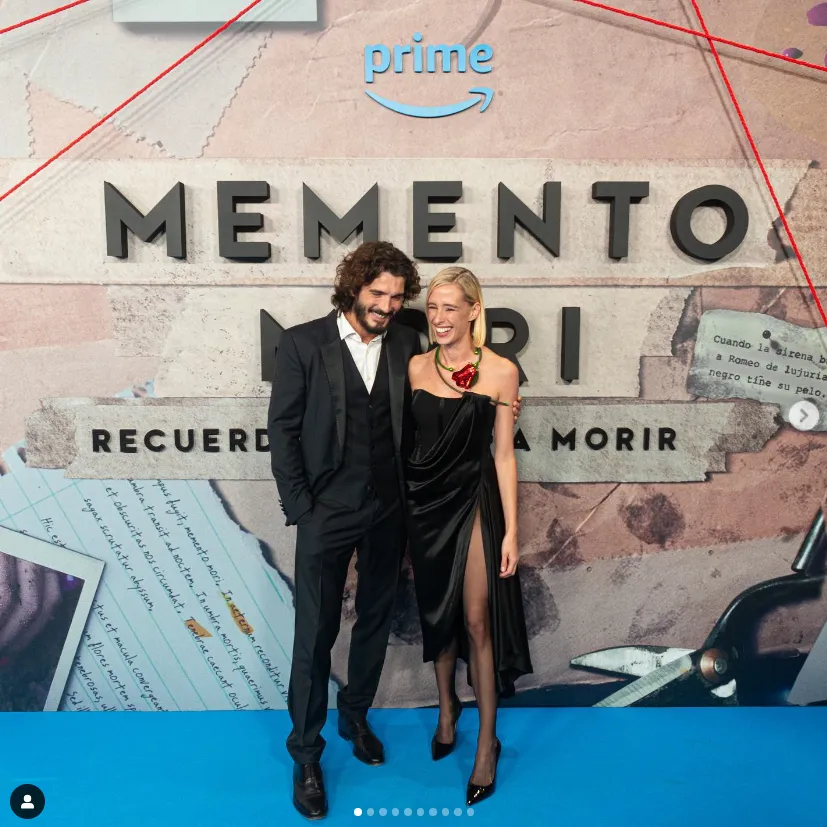 Foto de las estrellas de esta serie en la premier, llevada a cabo en España. Imagen: @mementomorilaserie.