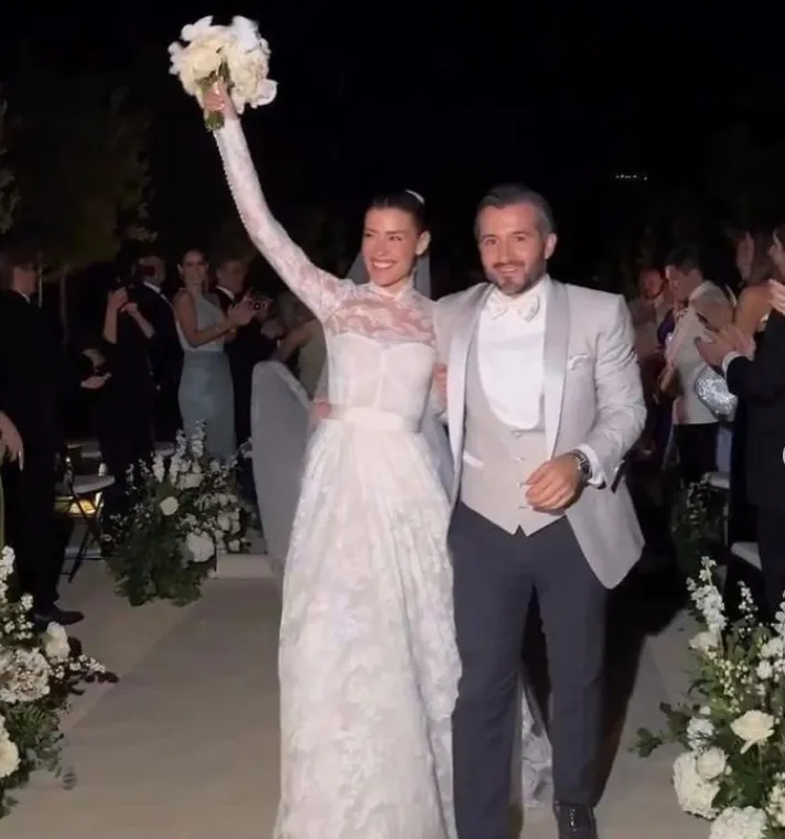 Foto de la boda de Michelle Salas, a la que Sylvia Pasquel no pudo llegar luego de su accidnete. Imagen: @chismografo_mx.