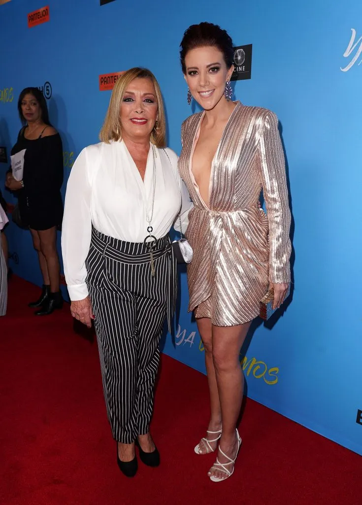 Imagen: La actriz Sylvia Pasquel posa junto a la también intérprete Fernanda Castillo, en esta foto tomada en 2018. Imagen: Getty Images.