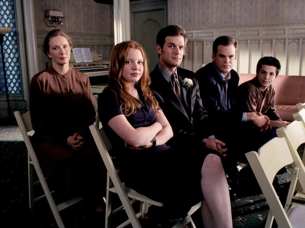 Six Feet Under. (IMDb)