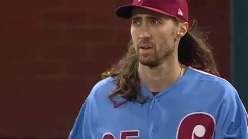 ¿Ya habían visto el meme del Travolta beisbolista?