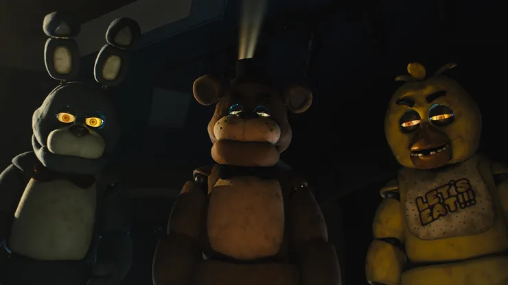 Kevin Foster, Jess Weiss y Jade Kindar-Martin en Five Nights at Freddy's.