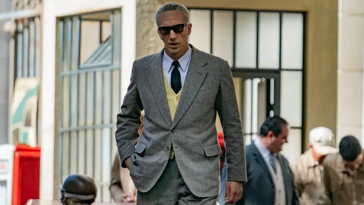 Adam Driaver encarnando a Enzo Ferrari para lo nuevo de Michael Mann.