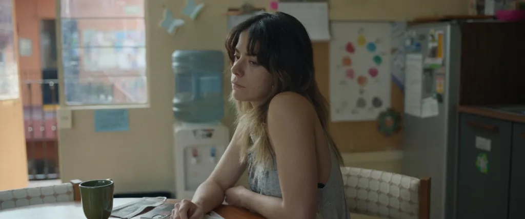 Adriana Llabrés en su papel de Miriam, en la película Todo el silencio, dirigida por Diego del Río. Imagen: Rogelio Coyotl.