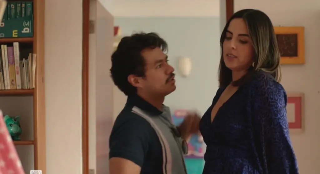 Memo Villegas y Giovanna Romo como el teniente Harina y Sandra, en la serie de Prime Video. Imagen: Vimeo.com.