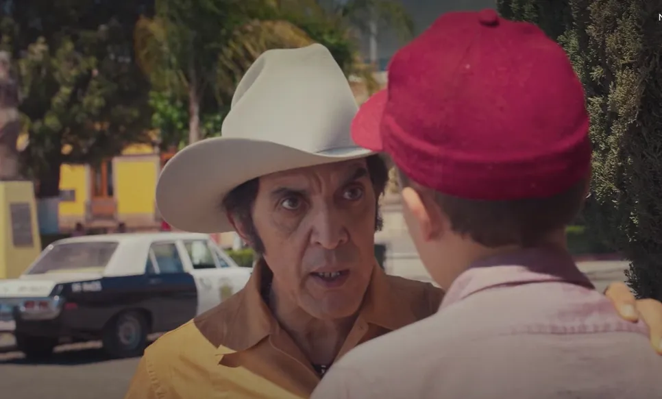 Luis Felipe Tovar da vida a don Cleto, quien forjaría el destino de Aurelio para siempre. Imagen: @TheRokuChannel.