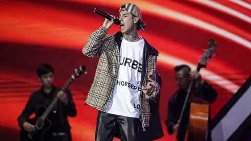 Natanael Cano durante una presentación en EstrellaTV's Premios de la Radio at Expo Santa Fe México