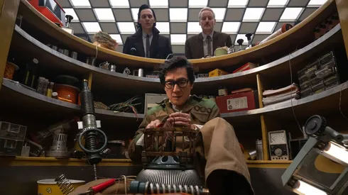 Loki (Tom Hiddleston), Morbius (Owen Wilson) y Ouroboros (Ke Huy Quan) en una escena de Loki, en su temporada 2.