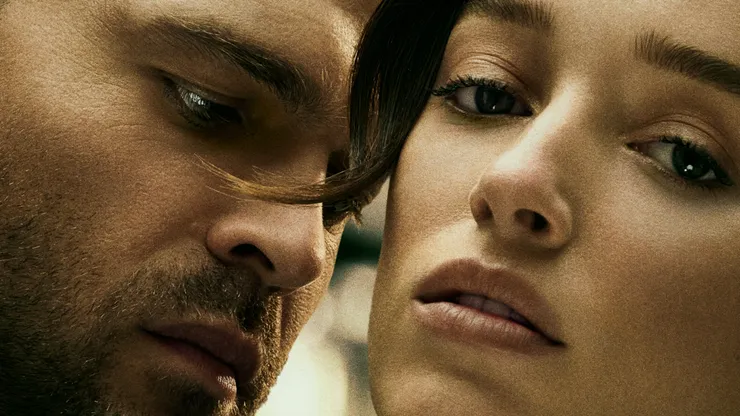 Alden Erenreich y Phoebe Dynevor protagonizan Juego Limpio, de Netflix.