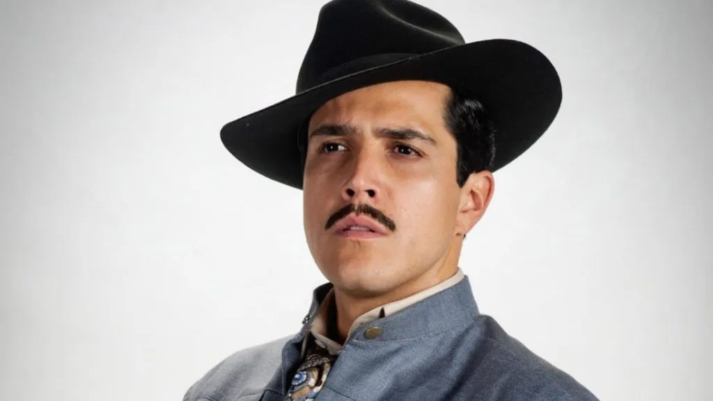 Mario Morán como Pedro Infante 