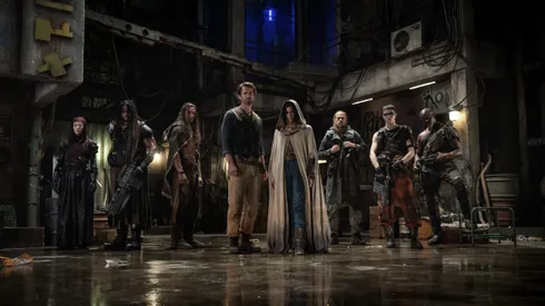 Rebel Moon con Doona Bae, Ray Fisher, Staz Nair, Michiel Huisman y Sofia Boutella es uno de los estrenos