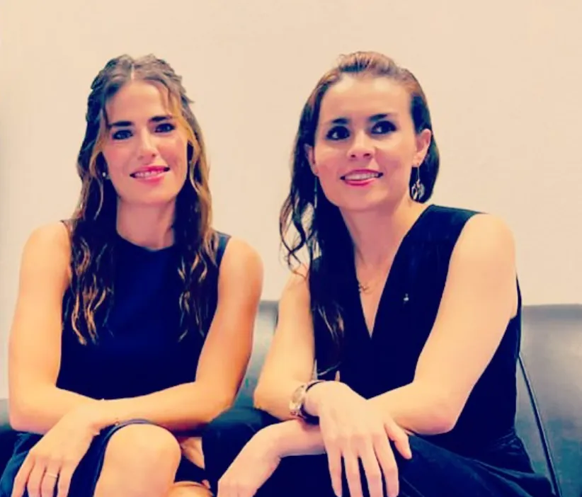 Karla Souza y Azul Almazán, en una foto tomada del Instagram de la clavadista. Imagen: @azulalmazanoly.