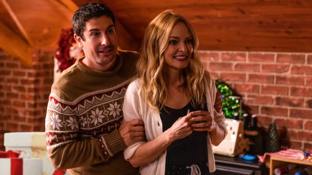 Heather Graham y Jason Biggs en Mejor Navidad ¡Imposible!
