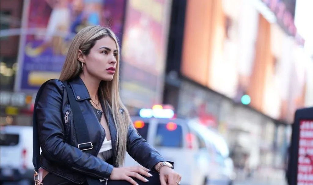 Instagram @bellafaby