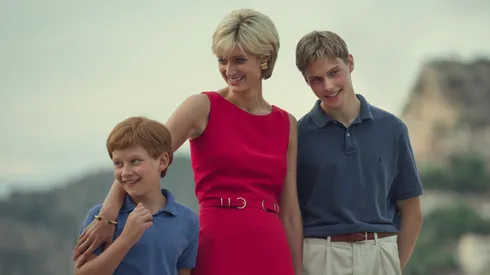 Mira a qué hora sale The Crown 6 parte 1.