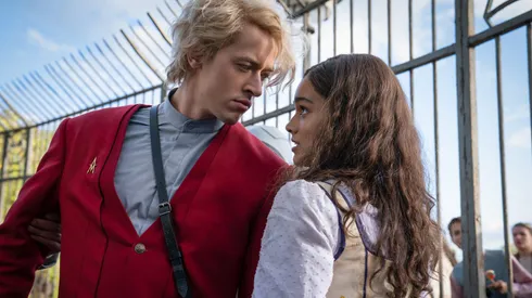 Coriolanus Snow y Lucy Gray Baird en Los Juegos del Hambre: Balada de pájaros cantores y serpientes.