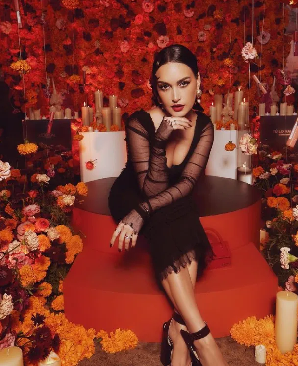 Ella es la influencer Pau Florencia, quien sufrió grooming por parte de su actual pareja. Imagen: @theurbanbeauty