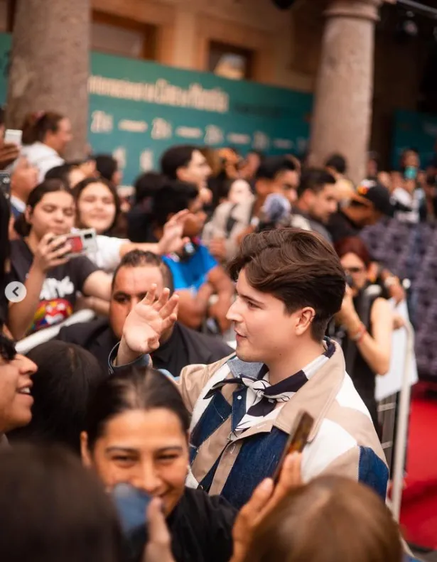 El actor Emilio Treviño, en el Festival Internacional de Cine de Morelia de este año, en el que se estrenó Confesiones. Imagen: @emiliotrevino_.