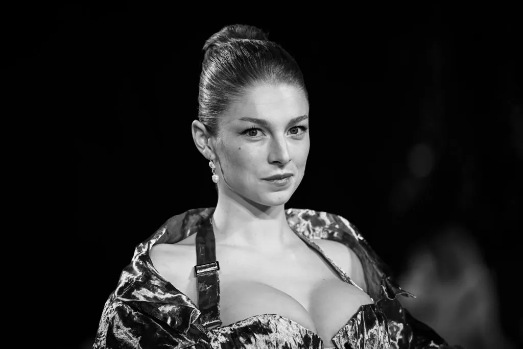 Otra foto tomada a Hunter Schafer en la premier de la siguiente película de la franquicia de “Los Juegos del Hambre”. Imagen: Getty Images.