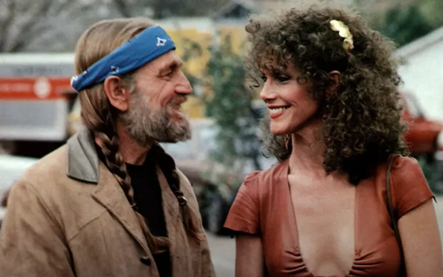 Foto de Willy Nelson y Shannon Wilcox mientras filmaban la película Songwriter. Imagen: @world11news.