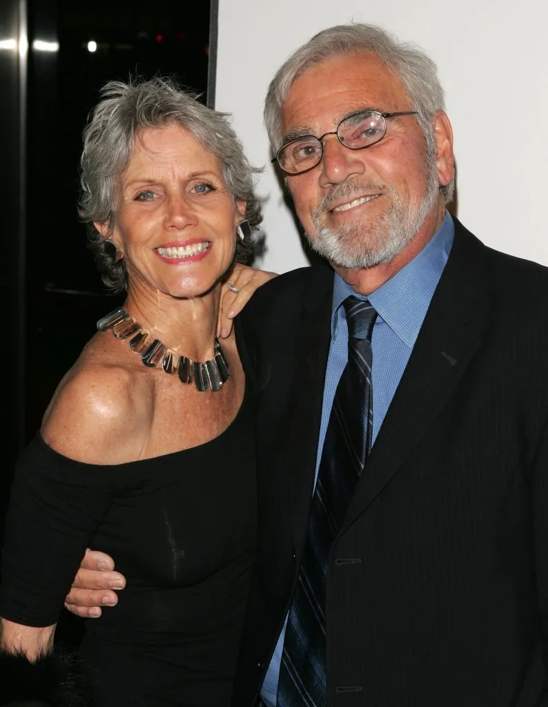 Shannon Wilcox y su pareja de toda la vida, el también actor Alex Rocco, en una foto de cuando asistieron a la premier de Find Me Guilty en 2006. Imagen: Getty Images.