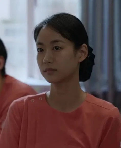 Lee E-dam interpreta a Min Deul-re. Imagen: https://www.idntimes.com/.