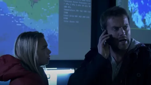 Michael Snaks protagoniza esta película en la que una masa de aire frío amenaza con congelar la Tierra.